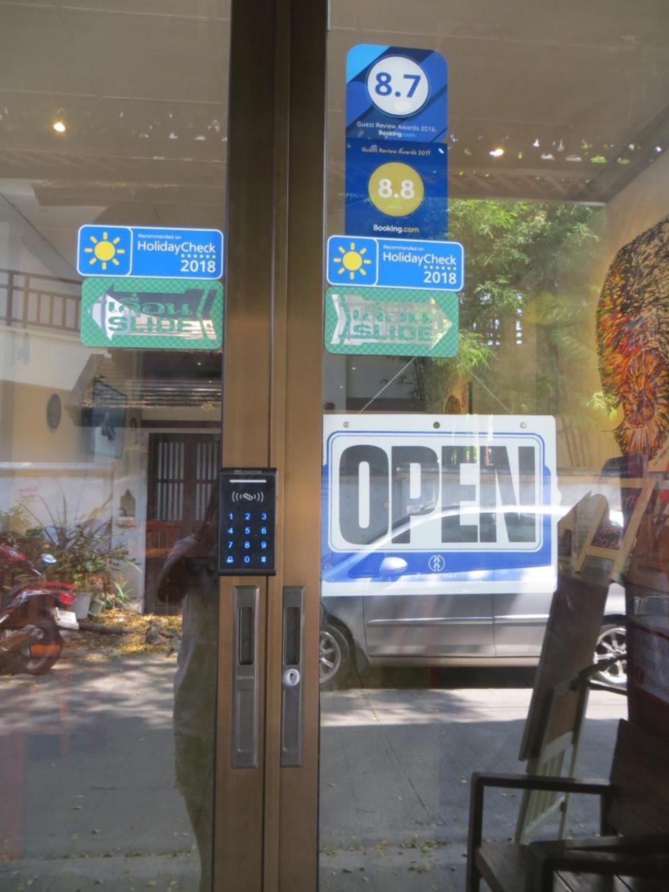 La Maison Verte Hostel Чиангмай Екстериор снимка